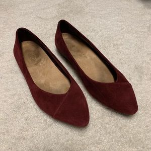 Vionic burgundy pointy toe flats